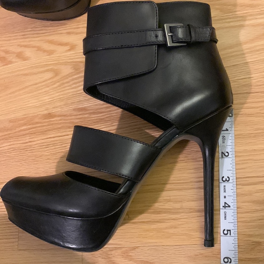 Stylish pair of leather heels / stiletto - Picture 4 of 8